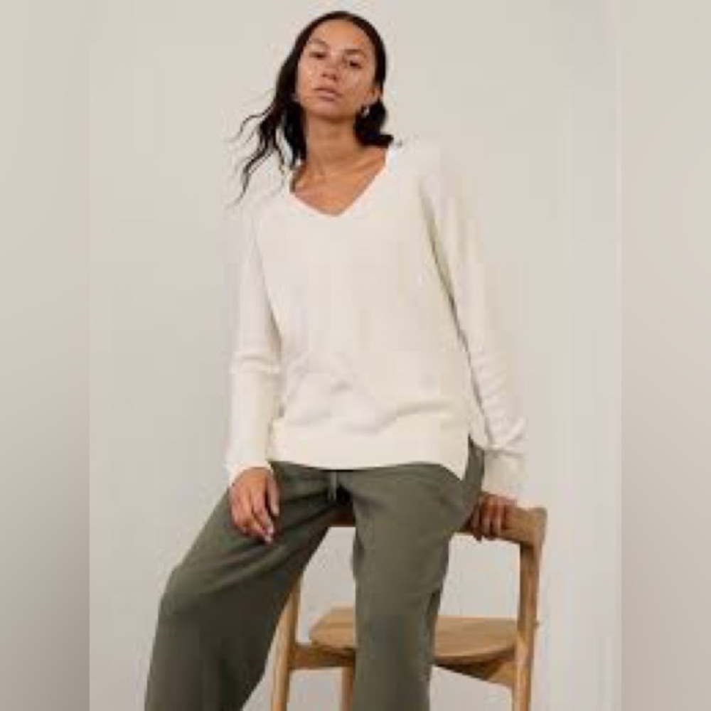 Athleta HANOVER REFINED V-NECK SWEATER, Magnolia White